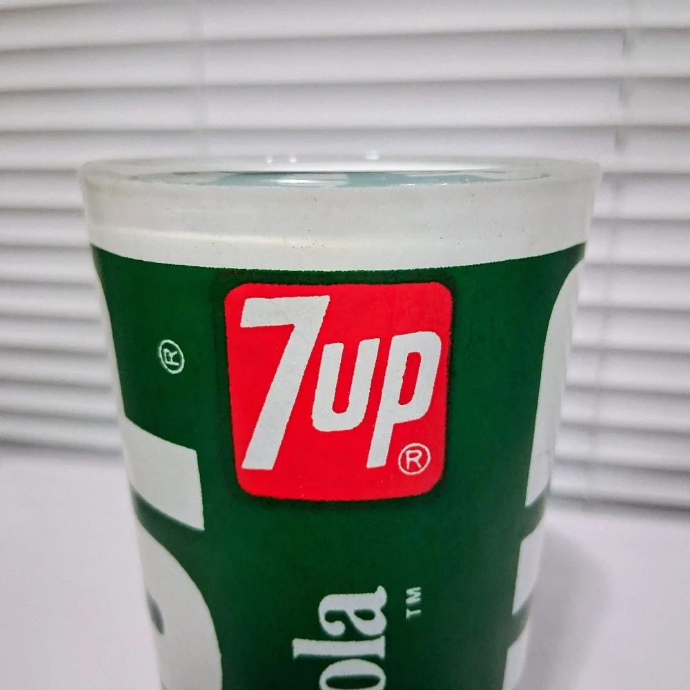 Vintage 7-Up Soda Glass Wet & Wild Red Dot 5